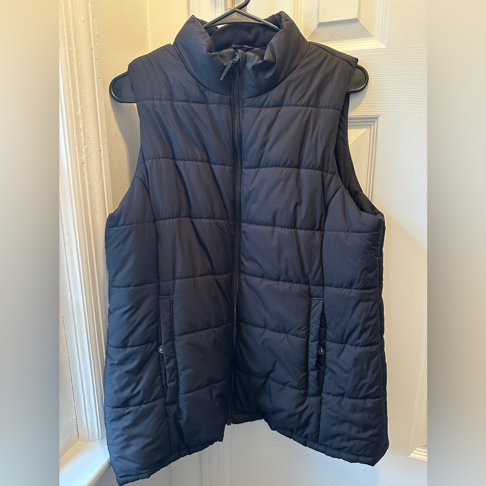 Amazon Essentials Black Puffer Vest